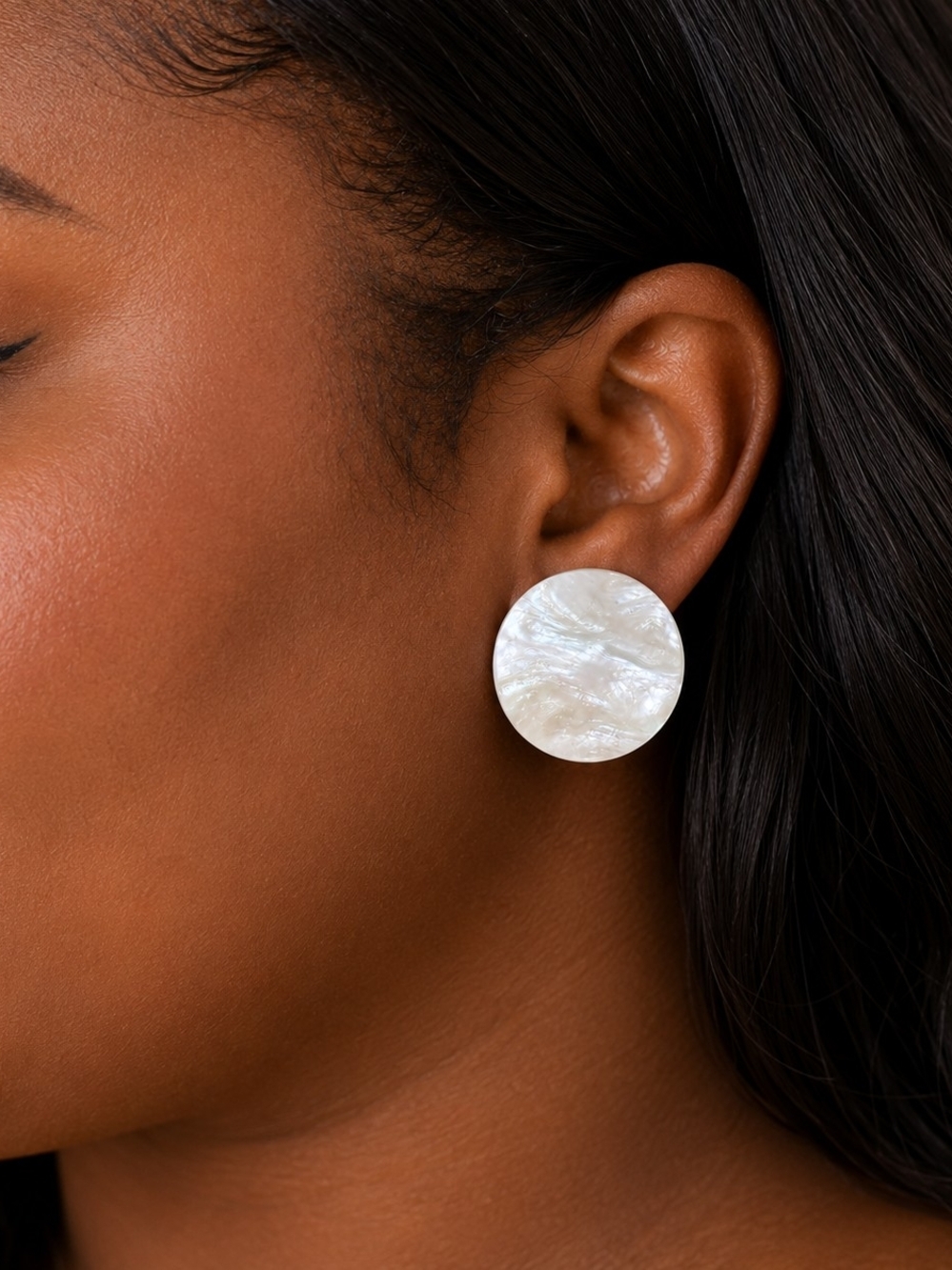 Classic Mother-of-Pearl Round Stud Earrings - White